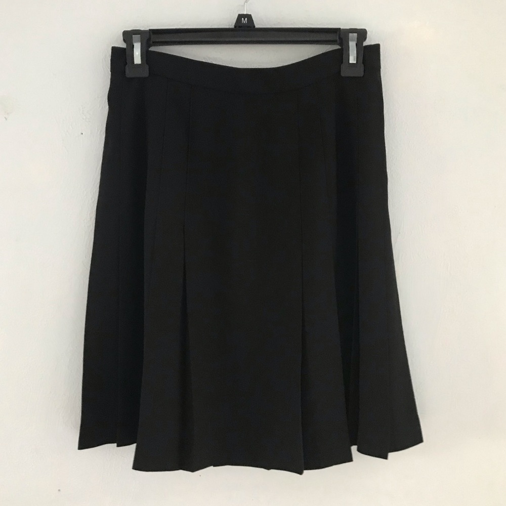 Black pleated skirt